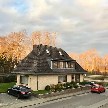Dachgeschosswohnung Apartment *