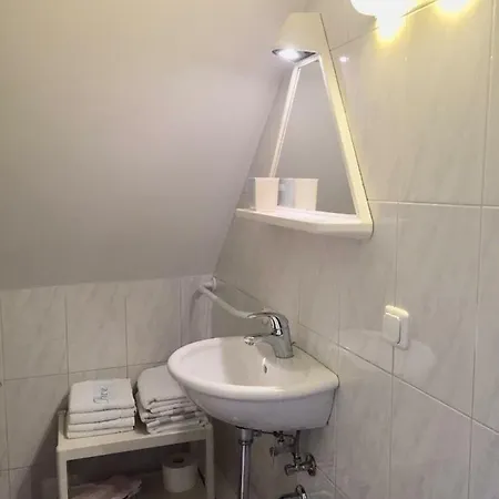 Dachgeschosswohnung Apartment *