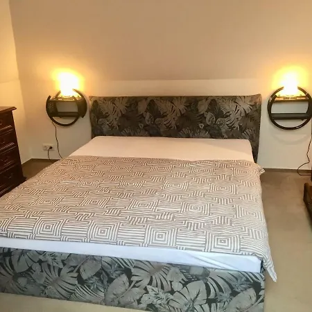 Dachgeschosswohnung Apartment *