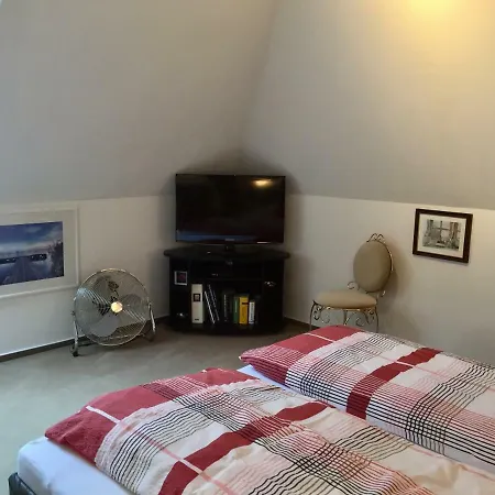 Dachgeschosswohnung Apartment *